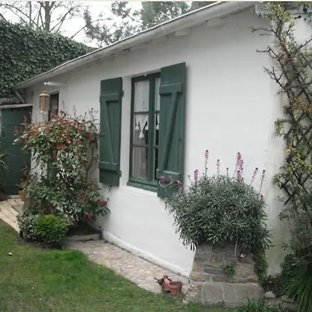 Les Joncinois Guest house *